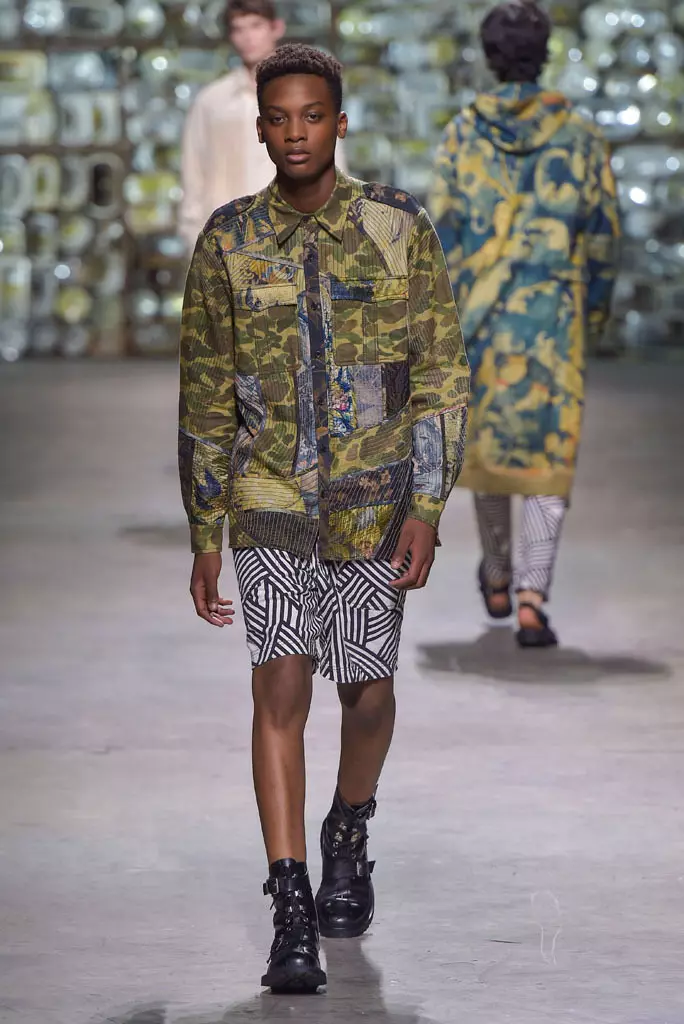 Desfile Dries Van Noten, primavera verão 2017, Semana da Moda Masculina de Paris, França - 23 de junho de 2016