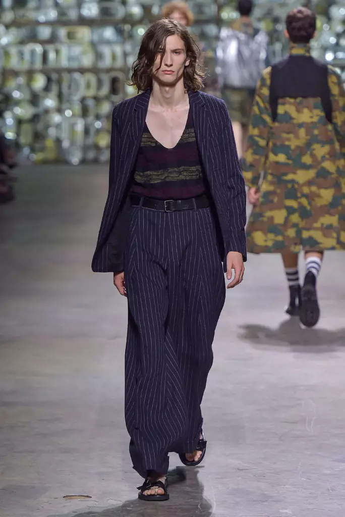 Dries Van Noten defilesi, ilkbahar yaz 2017, Paris Erkek Moda Haftası, Fransa - 23 Haziran 2016