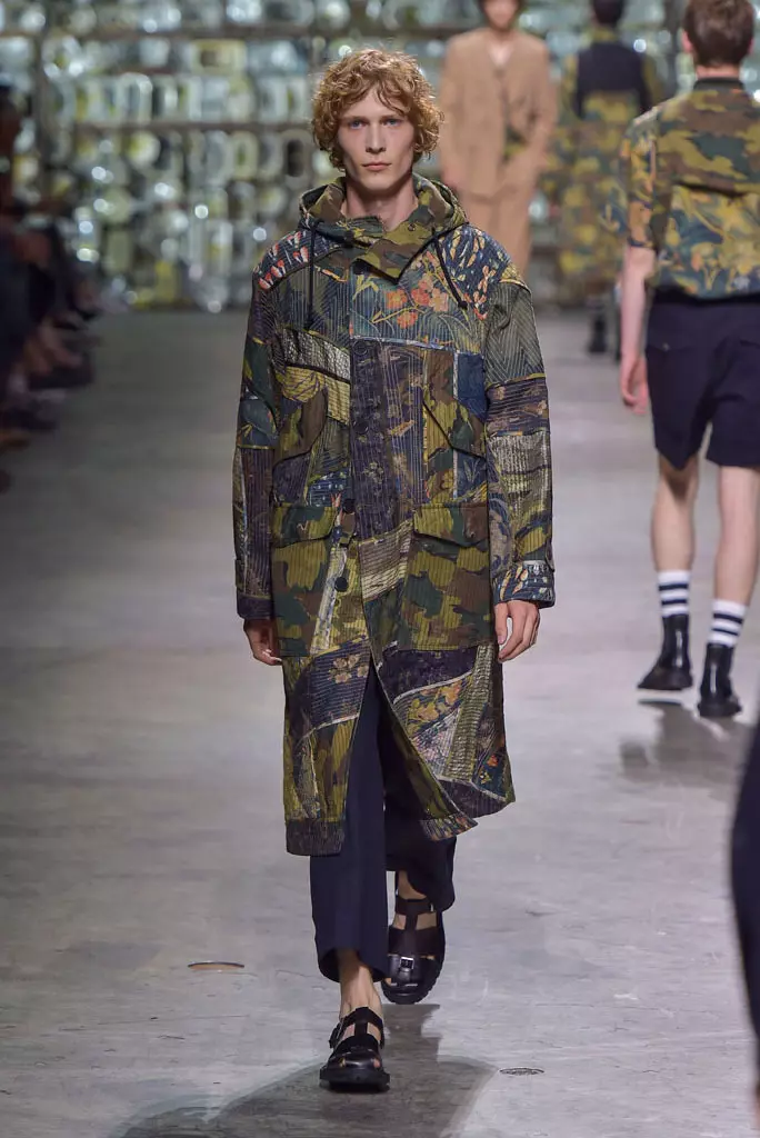 Dries Van Noten show, vårsommaren 2017, Paris Herrmodevecka, Frankrike - 23 juni 2016