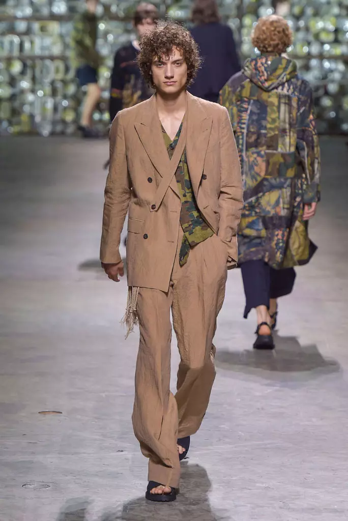 Pokaz Dries Van Noten, wiosna lato 2017, Paris Men's Fashion Week, Francja - 23 czerwca 2016