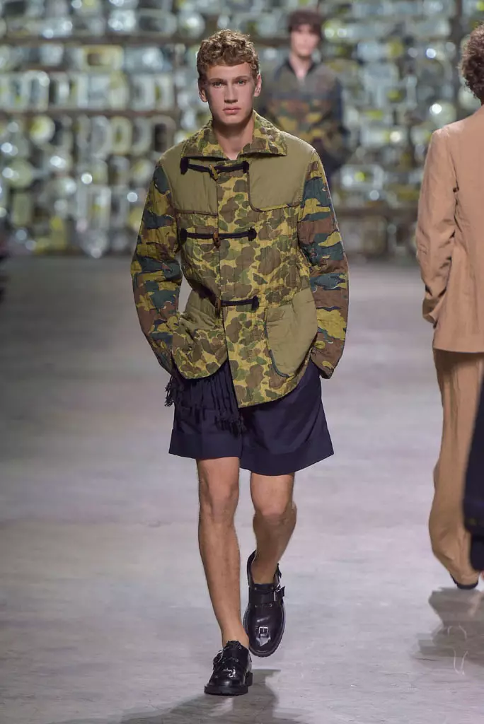 Dries Van Noten chiwonetsero, masika chilimwe 2017, Paris Men's Fashion Week, France - 23 June 2016