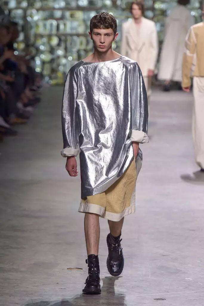 Desfilada de Dries Van Noten, primavera estiu 2017, Setmana de la moda masculina de París, França - 23 de juny de 2016