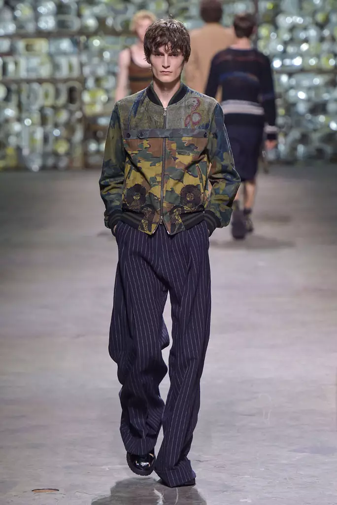 Pokaz Dries Van Noten, wiosna lato 2017, Paris Men's Fashion Week, Francja - 23 czerwca 2016