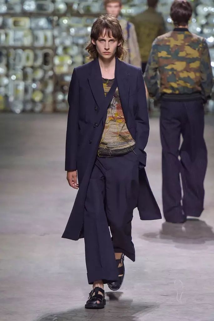 Показ Dries Van Noten, весна-літо 2017, Тиждень чоловічої моди в Парижі, Франція - 23 червня 2016