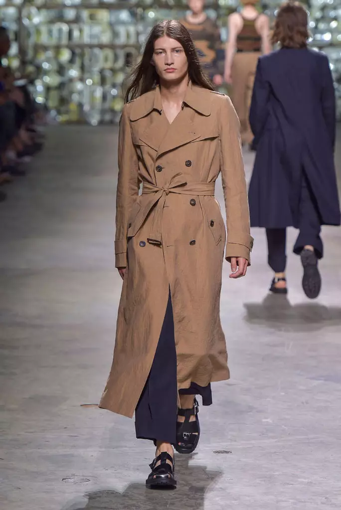 Dries Van Noten nuni, bazara bazara 2017, Paris Makon Fashion Makon, Faransa - 23 Yuni 2016