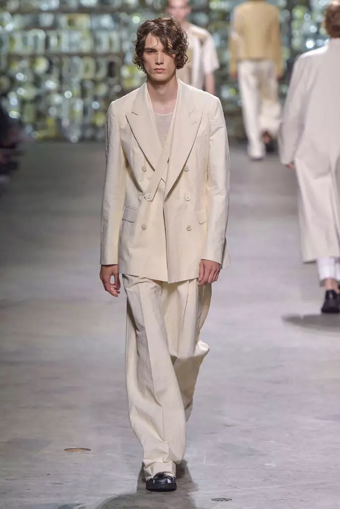 Επίδειξη Dries Van Noten, άνοιξη καλοκαίρι 2017, Εβδομάδα ανδρικής μόδας στο Παρίσι, Γαλλία - 23 Ιουνίου 2016