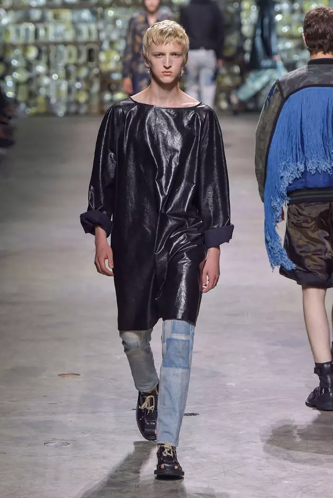 Dries Van Noten show, vårsommaren 2017, Paris Herrmodevecka, Frankrike - 23 juni 2016