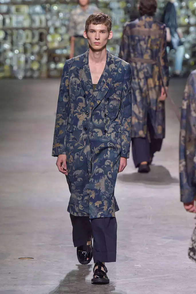 Pokaz Dries Van Noten, wiosna lato 2017, Paris Men's Fashion Week, Francja - 23 czerwca 2016