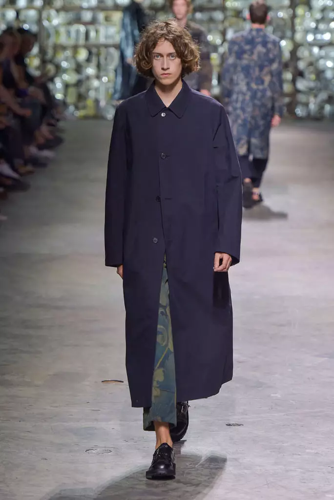 Dries Van Noten 쇼, 2017 봄 여름, 프랑스 파리 남성 패션 위크 - 2016년 6월 23일