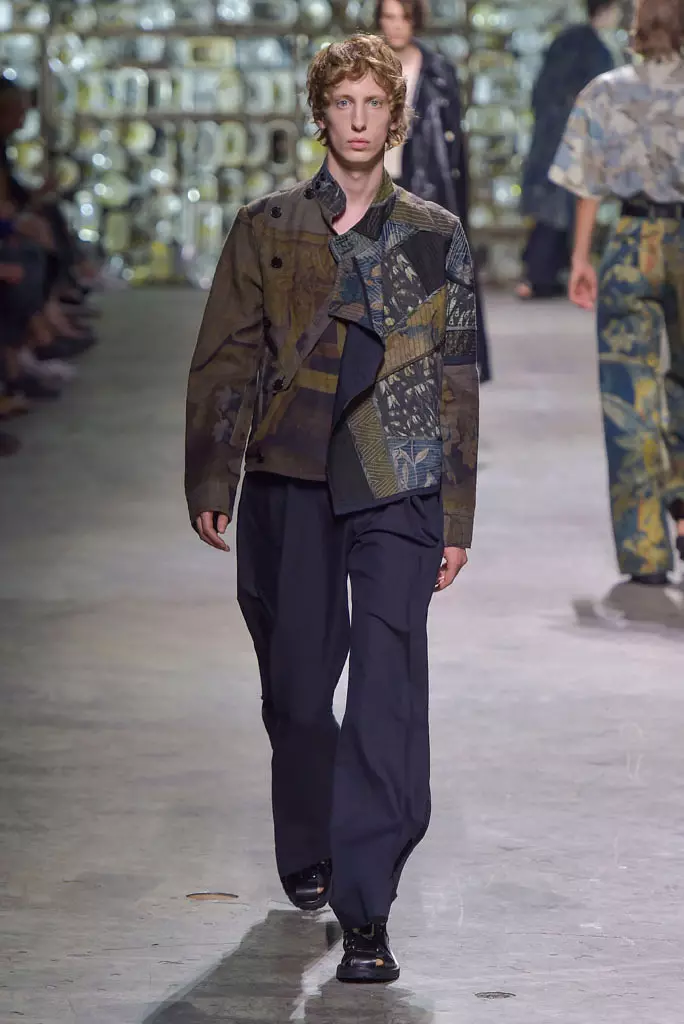 Dries Van Noten montre, prentan ete 2017, Paris Men's Fashion Week, Frans - 23 jen 2016