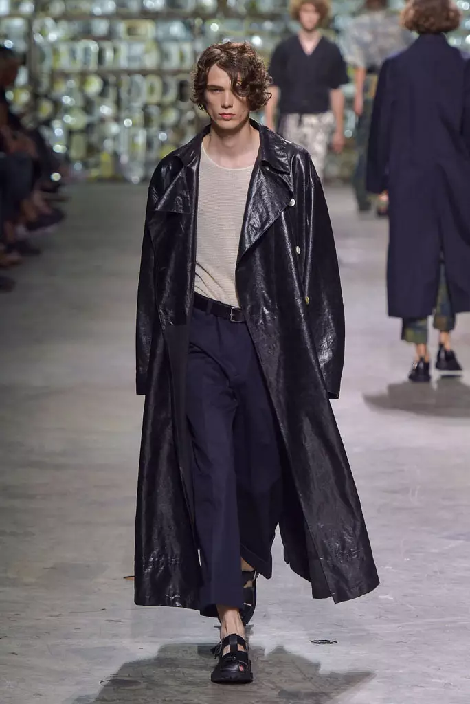 Dries Van Noten-show, vårsommeren 2017, Paris Men's Fashion Week, Frankrike - 23. juni 2016