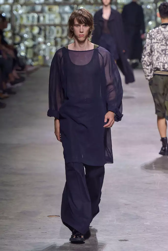 Dries Van Noten Show, Fréijoer Summer 2017, Paris Men's Fashion Week, Frankräich - 23 Juni 2016