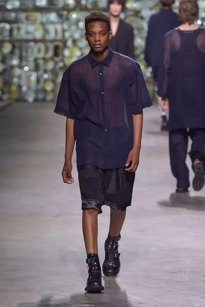 Pokaz Dries Van Noten, wiosna lato 2017, Paris Men's Fashion Week, Francja - 23 czerwca 2016