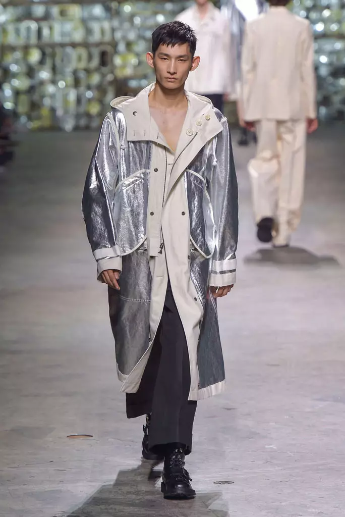 Dries Van Noten show, spring majira ya joto 2017, Paris Men's Fashion Week, Ufaransa - 23 Juni 2016