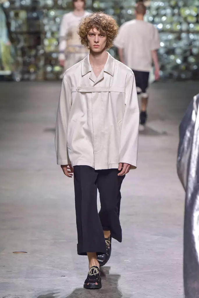 Dries Van Noten show, vårsommaren 2017, Paris Herrmodevecka, Frankrike - 23 juni 2016