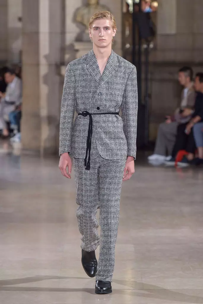 Maison Margiela, musim semi musim panas 2017, Pekan Mode Pria Paris, Prancis - 24 Juni 2016