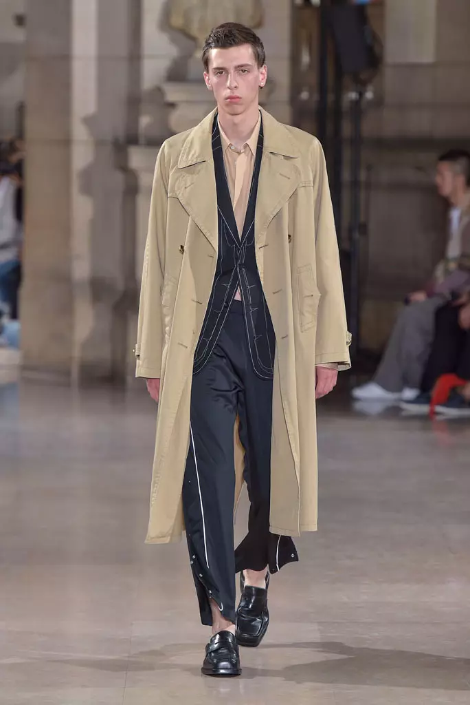 Maison Margiela, musim semi musim panas 2017, Pekan Mode Pria Paris, Prancis - 24 Juni 2016