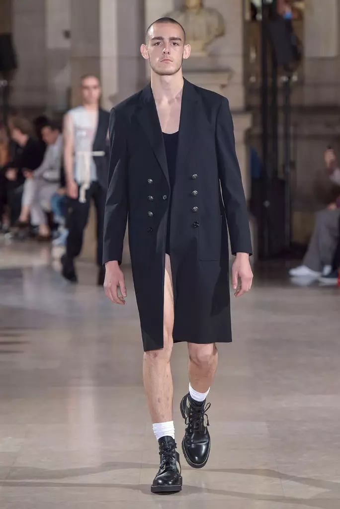 Maison Margiela, vor sumar 2017, karlatískuvikan í París, Frakklandi - 24. júní 2016