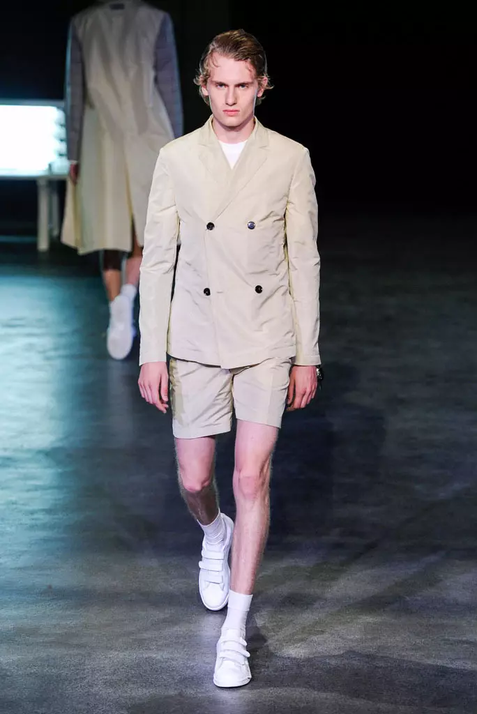 22/4 Hommes show, spring summer 2017, Paris Men's Fashion Week, France - 24 ມິຖຸນາ 2016