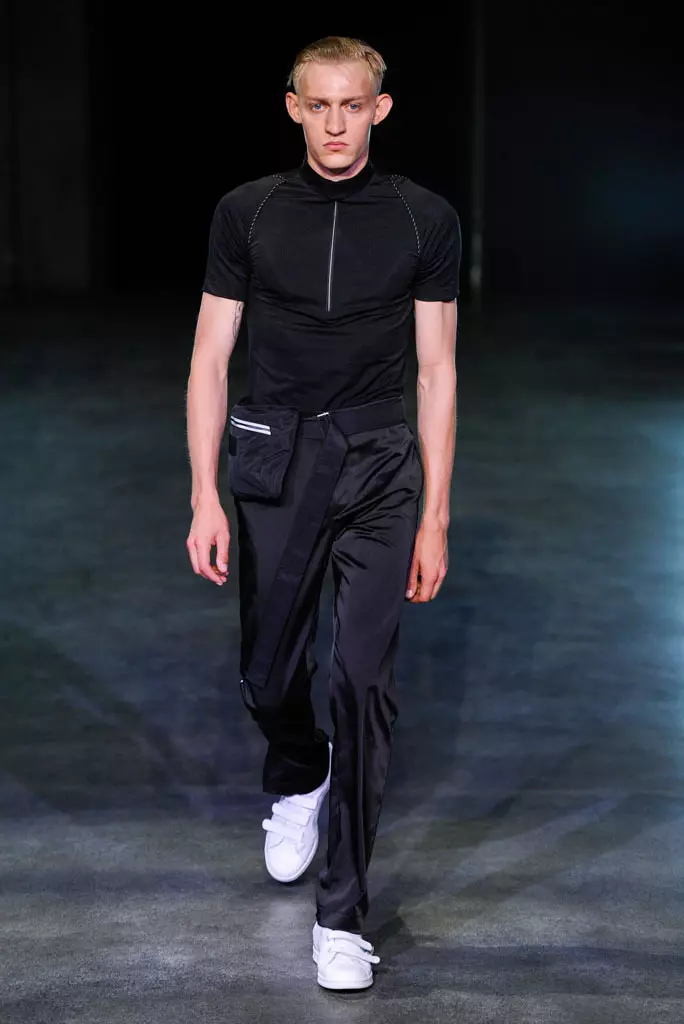 22/4 Hommes montre, prentan ete 2017, Paris Men's Fashion Week, Frans - 24 jen 2016