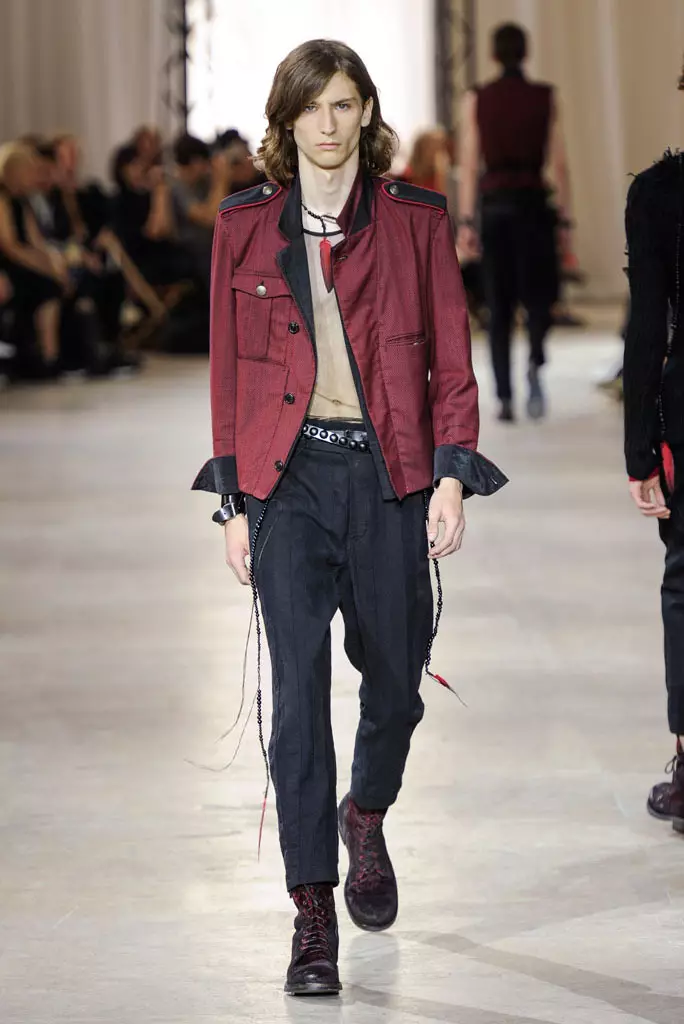 Desfile de Ann Demeulemeenster, primavera verano 2017, Semana de la moda masculina de París, Francia - 24 de junio de 2016