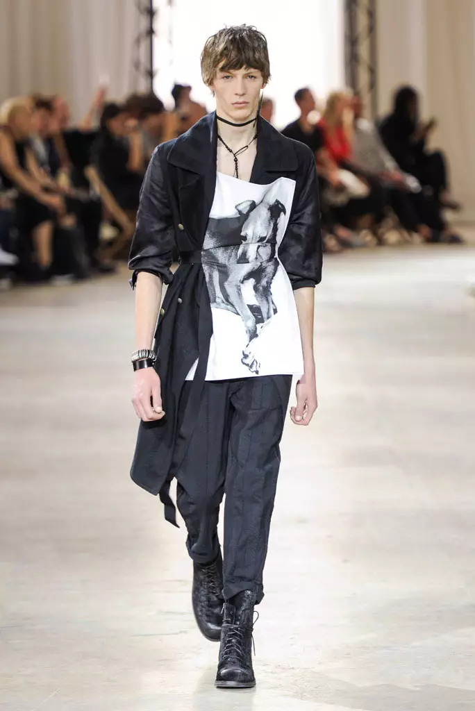 Desfile de Ann Demeulemeenster, primavera verano 2017, Semana de la moda masculina de París, Francia - 24 de junio de 2016