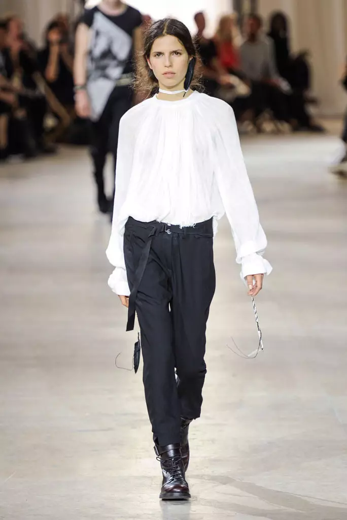 Ann Demeulemeenster defilesi, ilkbahar yaz 2017, Paris Erkek Moda Haftası, Fransa - 24 Haziran 2016