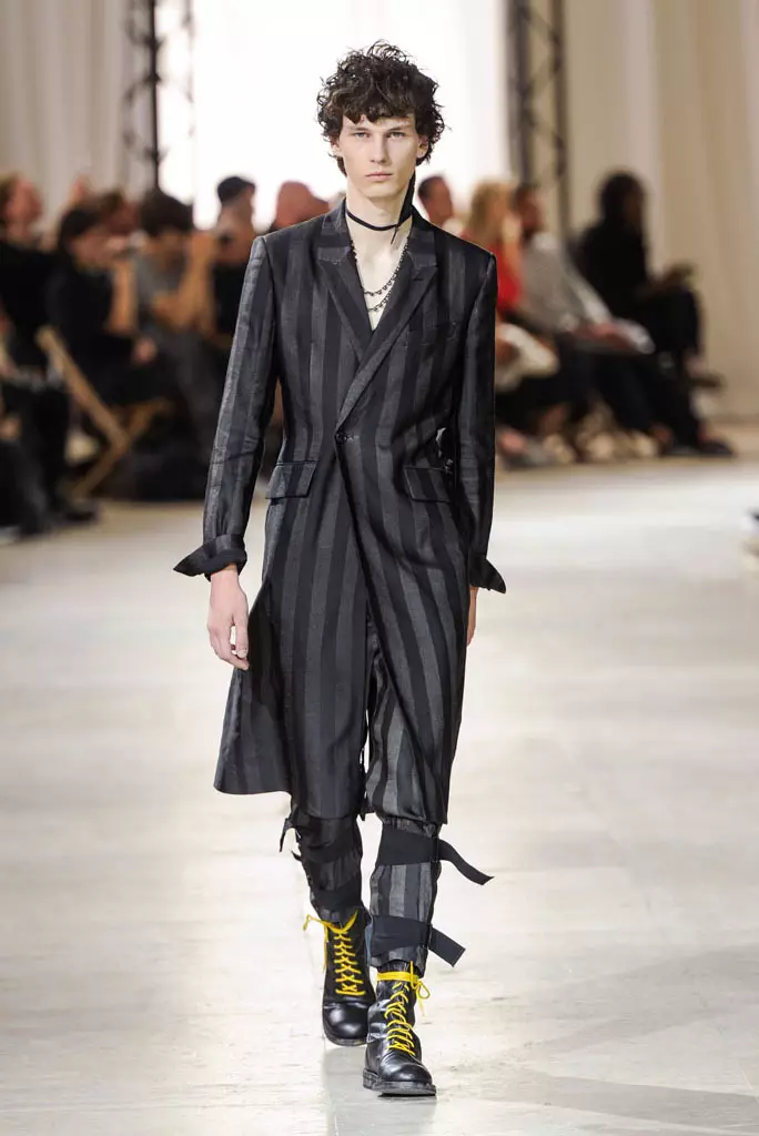 Ann Demeulemeenster show, lohataona fahavaratra 2017, Paris Men's Fashion Week, France - 24 Jona 2016