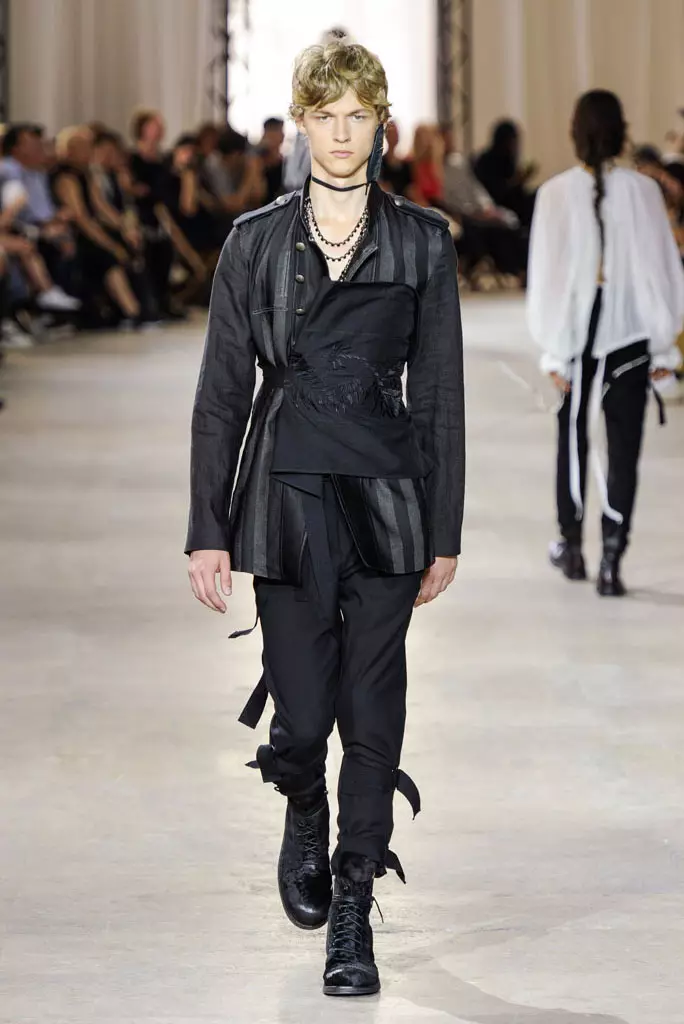 Ann Demeulemeenster show, spring simmer 2017, Paris Men's Fashion Week, Frankryk - 24 juni 2016