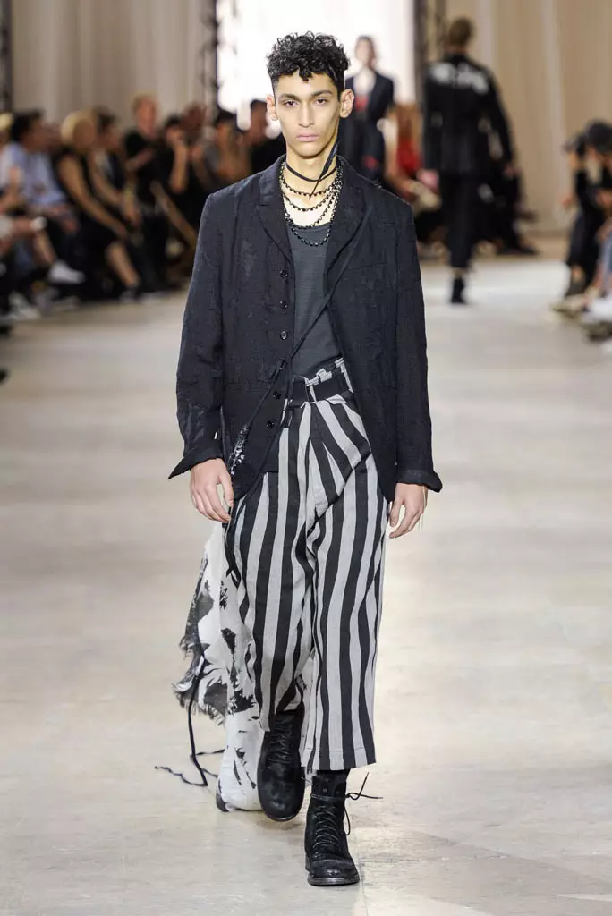 Ann Demeulemeenster defilesi, ilkbahar yaz 2017, Paris Erkek Moda Haftası, Fransa - 24 Haziran 2016