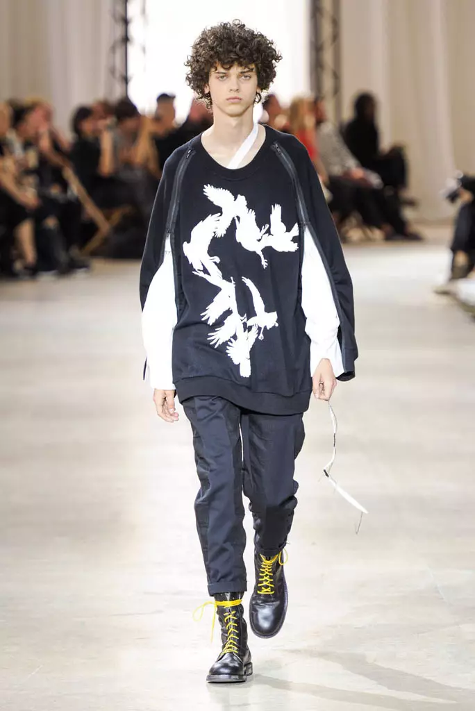 Desfile de Ann Demeulemeenster, primavera verano 2017, Semana de la moda masculina de París, Francia - 24 de junio de 2016