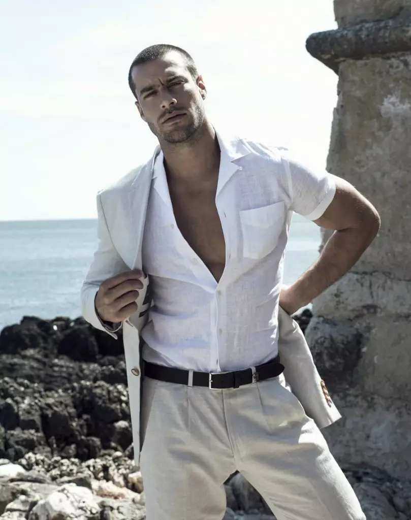 Gonzalo Teixeira mewn cyfres bortreadau gan Ricardo Santos. Styled gan Joel Alves.