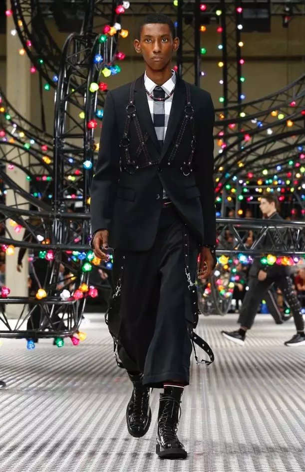 DIOR HOMME MENSWEAR Caij Nplooj Ntoos Hlav 2017 PARIS (6)