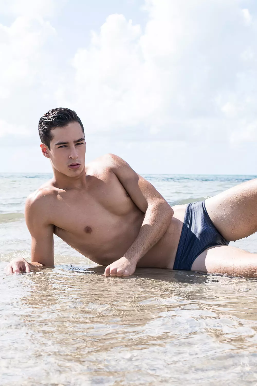 Yntroduksje fan Elite Model Miami dashing nij gesicht Dylan Lagalante troch Fritz Yap op Miami Beach.