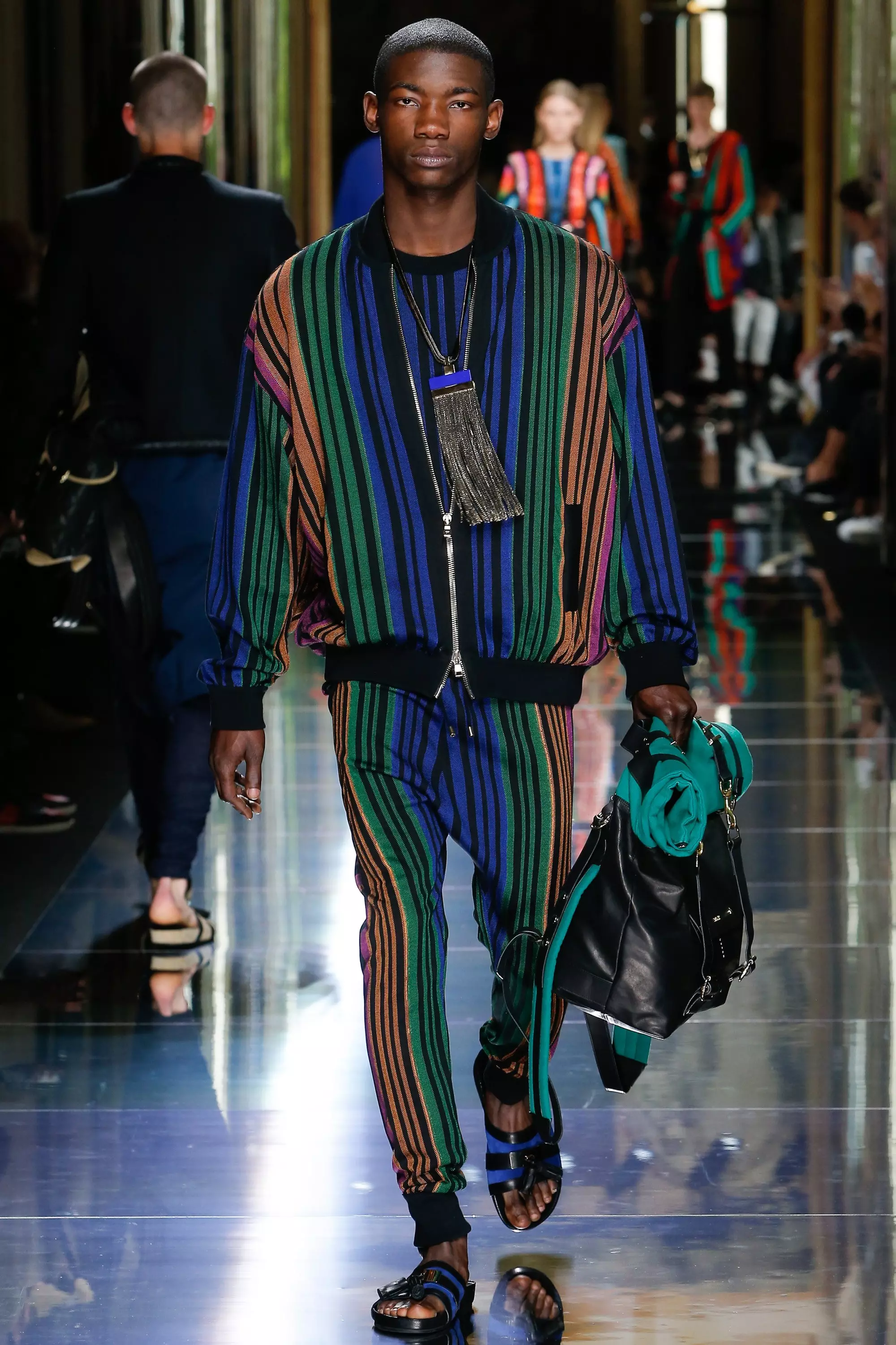 BALMAIN HERREKLÆR VÅRSOMMER 2017 PARIS (55)