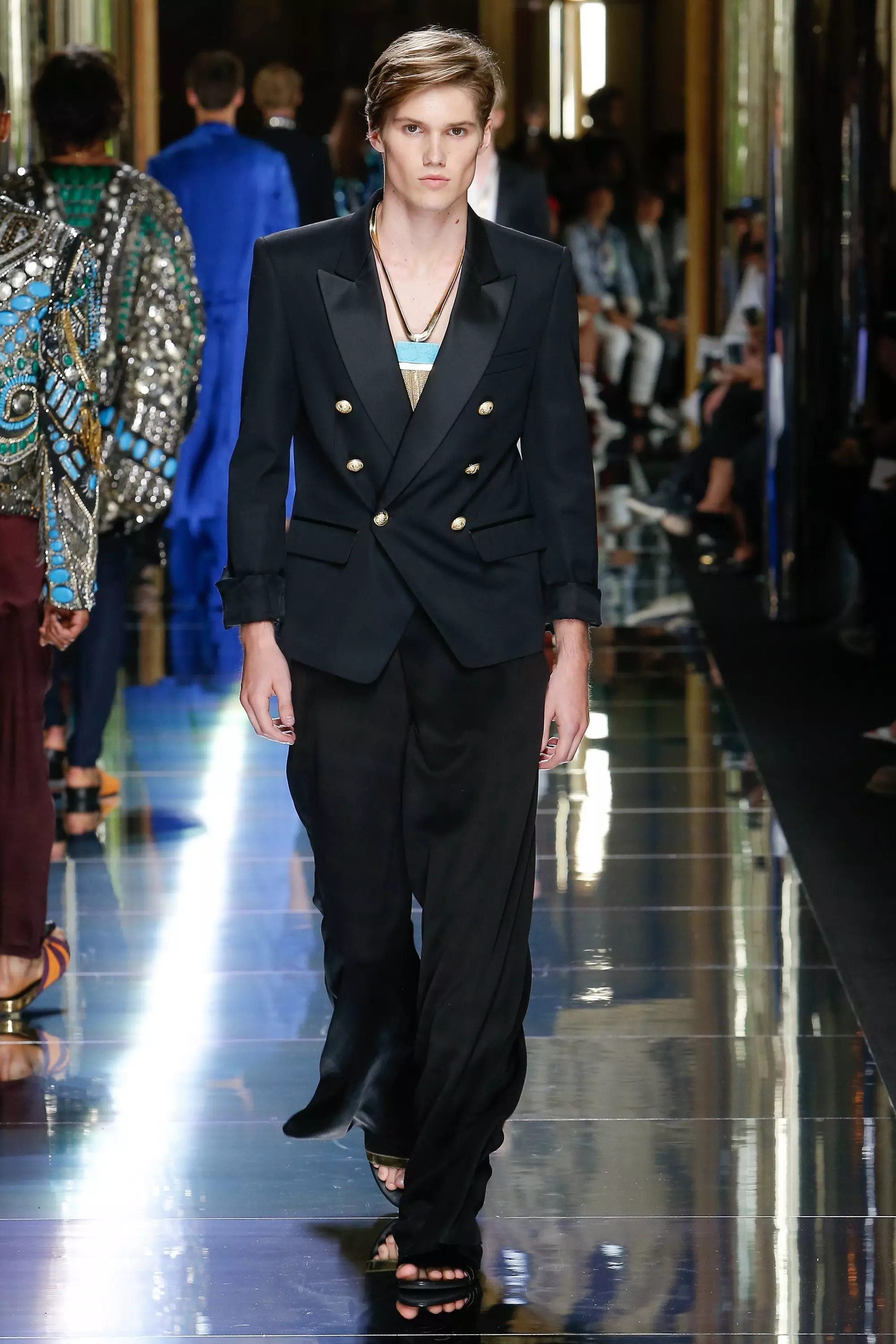 BALMAIN HERREKLÆR VÅRSOMMER 2017 PARIS (71)