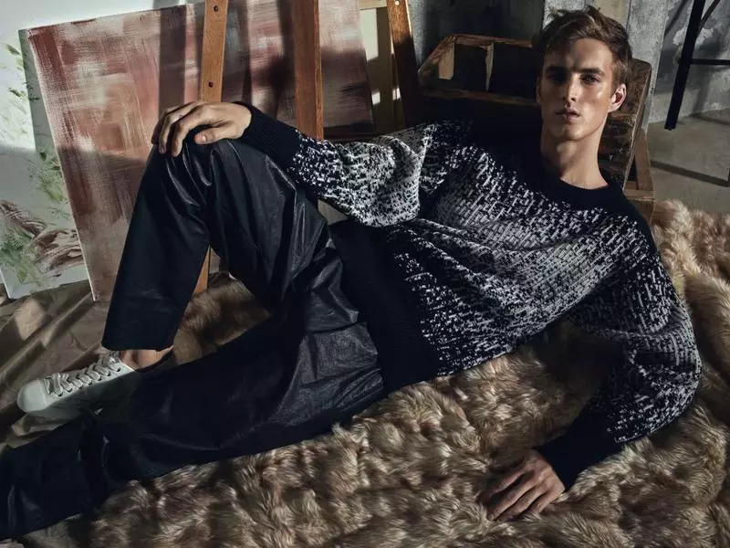 James Smith Poses rau Harper's Bazaar Kauslim Txiv Neej Caij Nplooj Ntoos Hlav / Lub Caij Ntuj Sov 2015