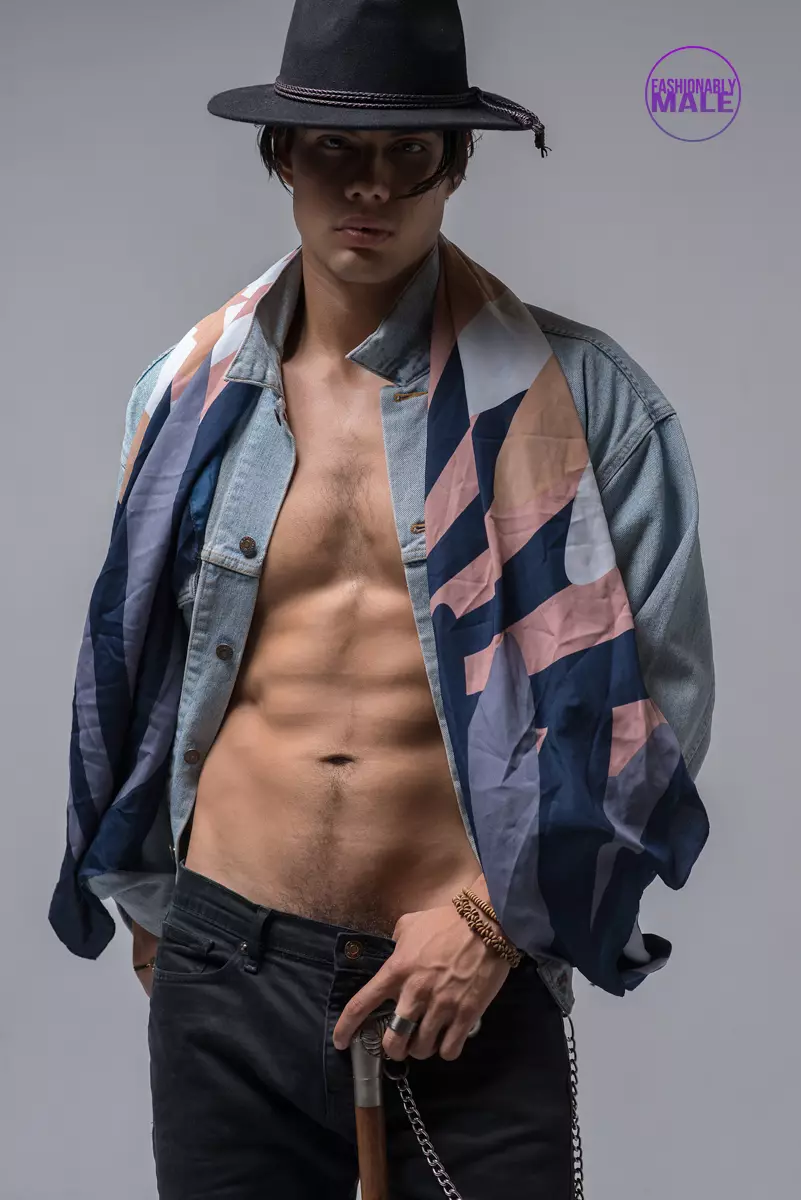 Lasa modely any L.A. Here's Roy nataon'i James Loy