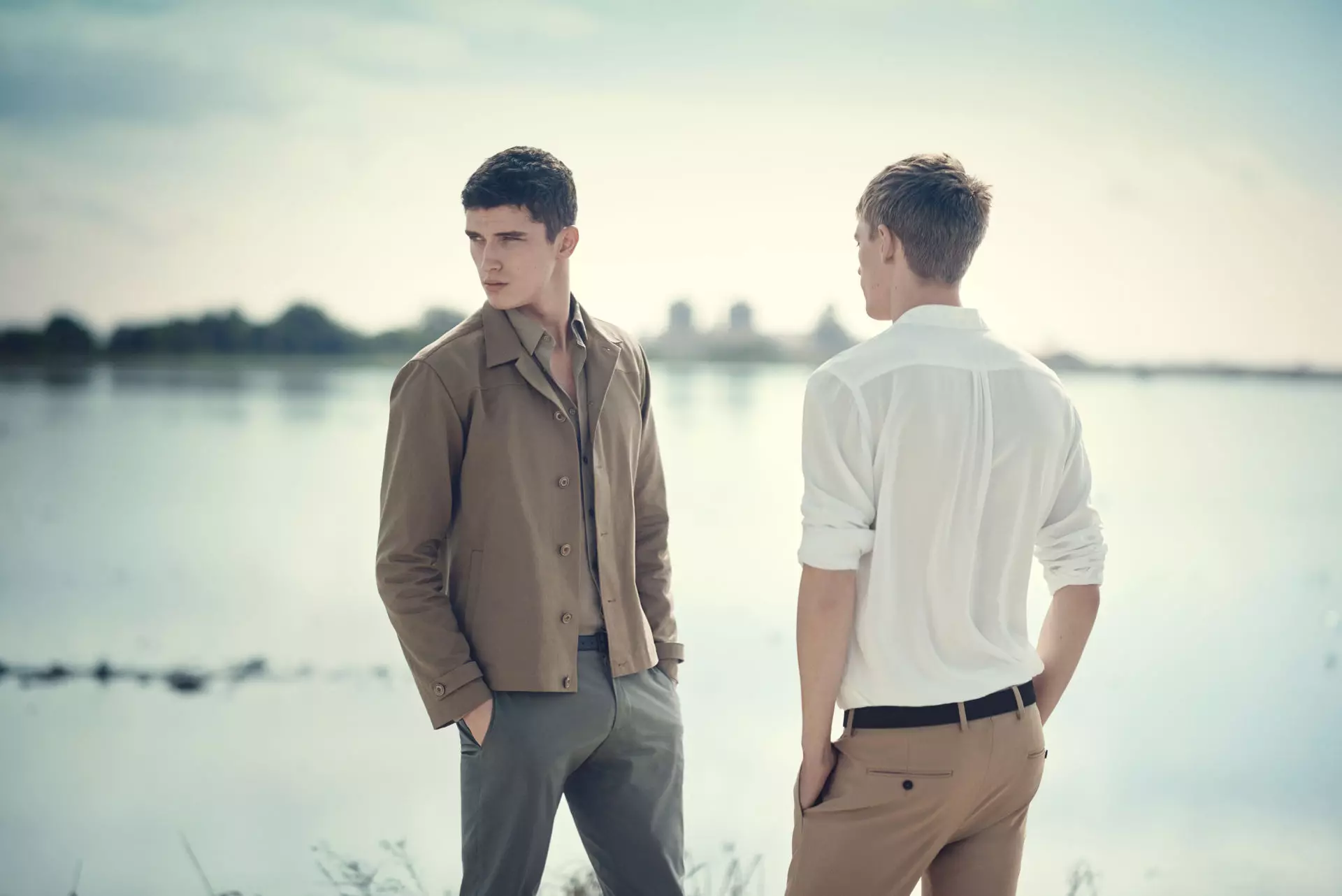 A principal empresa de moda rápida de Inditex Zara expuxo a súa Campaña Nova tempada: Primavera/Verán 2015 protagonizada polos modelos Victor Nylander, David Alexander Flinn e Matthew Holt.