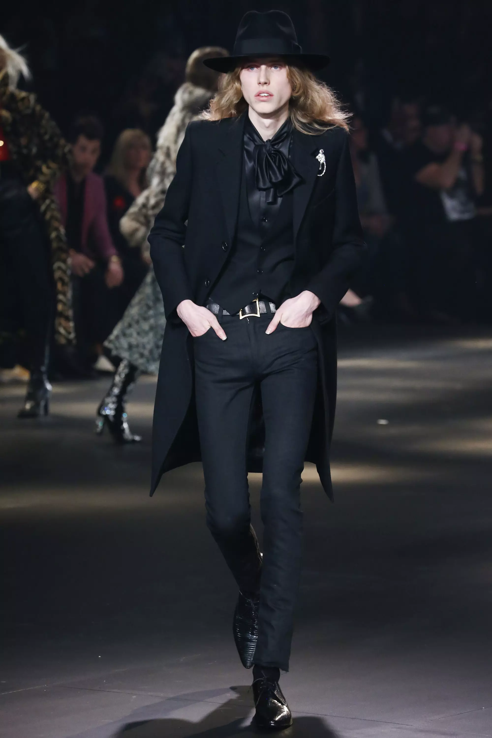 Saint Laurent FW 2016 ерлер киімі (7)