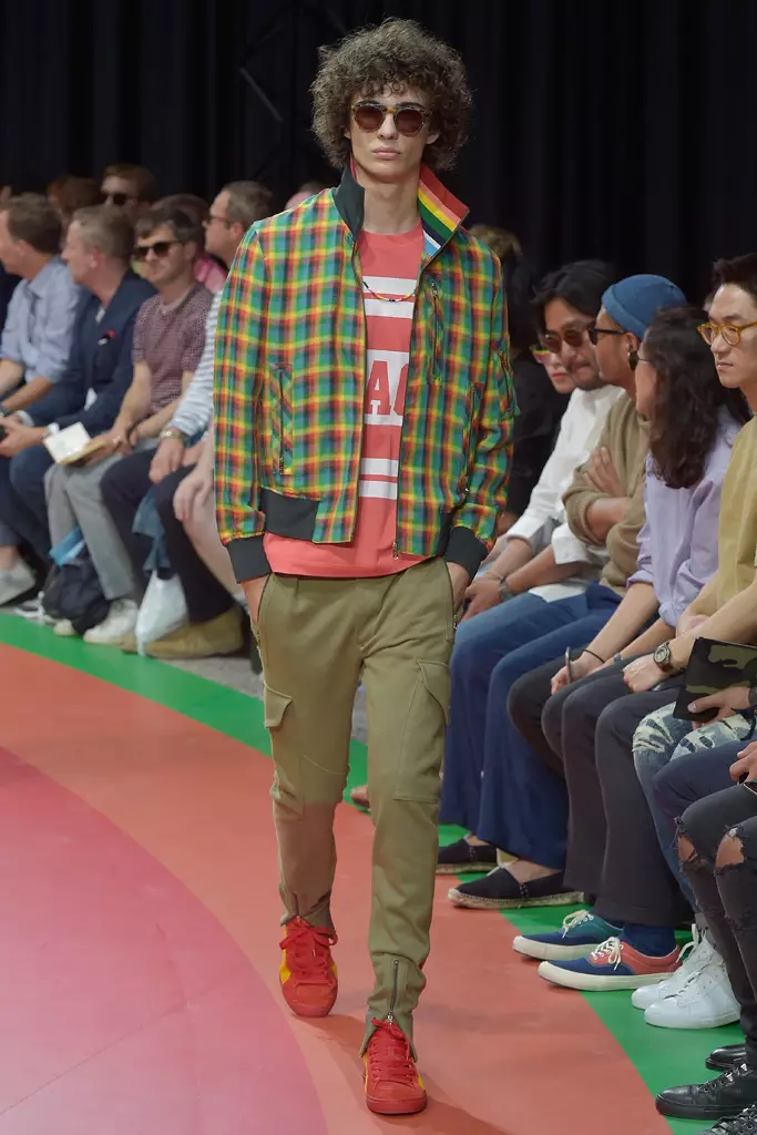 Spectacol Paul Smith, pista, Săptămâna modei masculine de la Paris, primăvara vară 2017, Franța - 26 iunie 2016