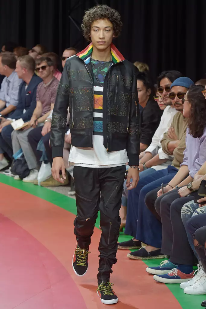 Spectacol Paul Smith, pista, Săptămâna modei masculine de la Paris, primăvara vară 2017, Franța - 26 iunie 2016