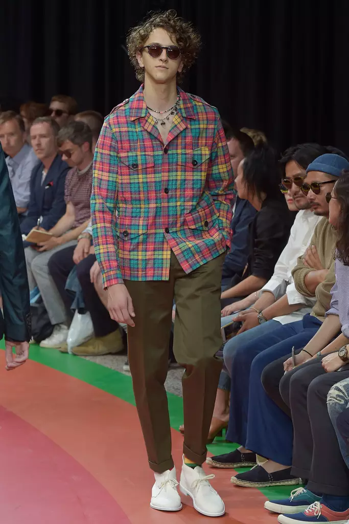 Desfile de Paul Smith, pasarela, Semana da moda masculina de París, primavera verán 2017, Francia - 26 xuño 2016