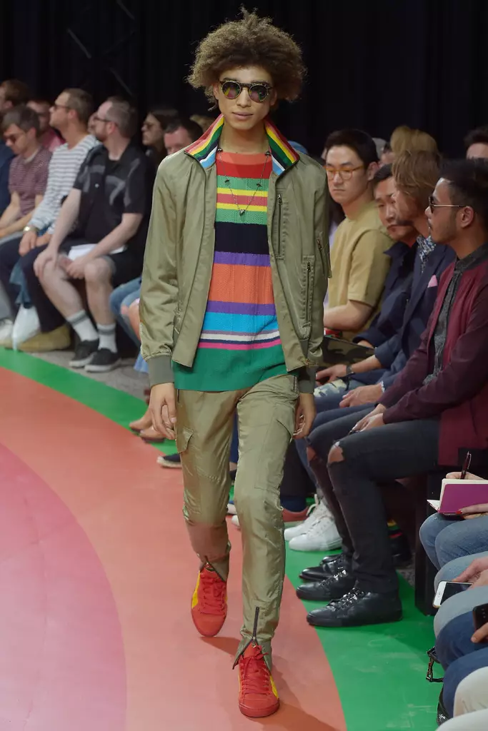 Spectacol Paul Smith, pista, Săptămâna modei masculine de la Paris, primăvara vară 2017, Franța - 26 iunie 2016