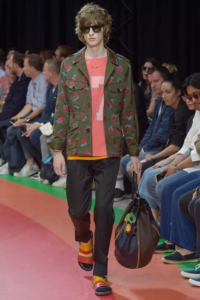 Desfile de Paul Smith, pasarela, Semana da moda masculina de París, primavera verán 2017, Francia - 26 xuño 2016