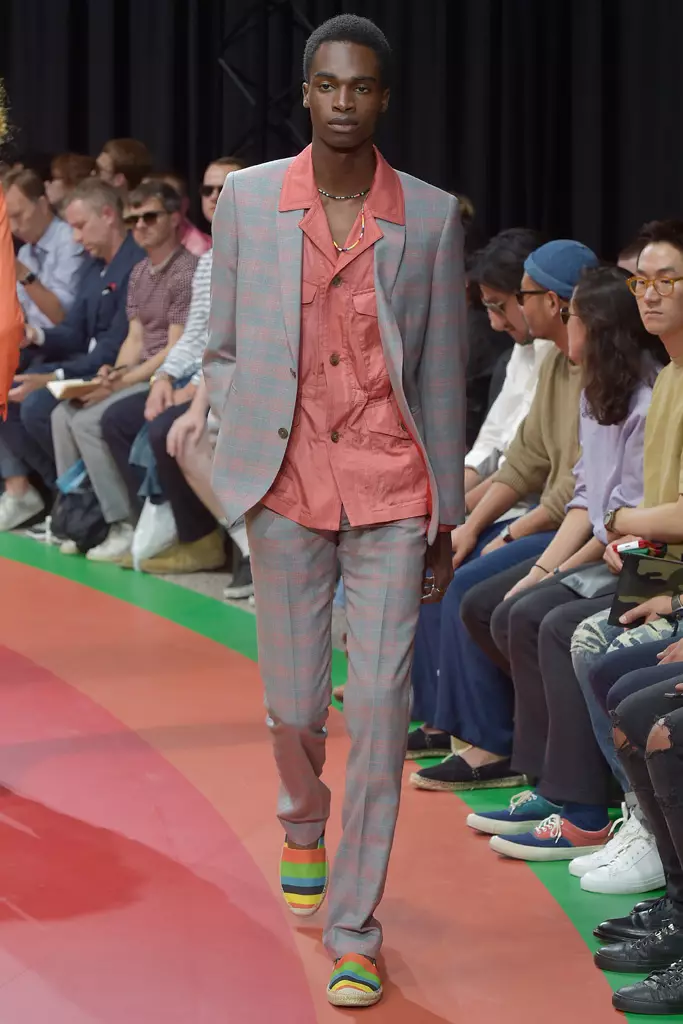 Desfile de Paul Smith, pasarela, Semana da moda masculina de París, primavera verán 2017, Francia - 26 xuño 2016