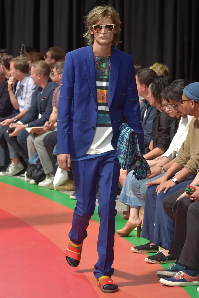 Spectacol Paul Smith, pista, Săptămâna modei masculine de la Paris, primăvara vară 2017, Franța - 26 iunie 2016