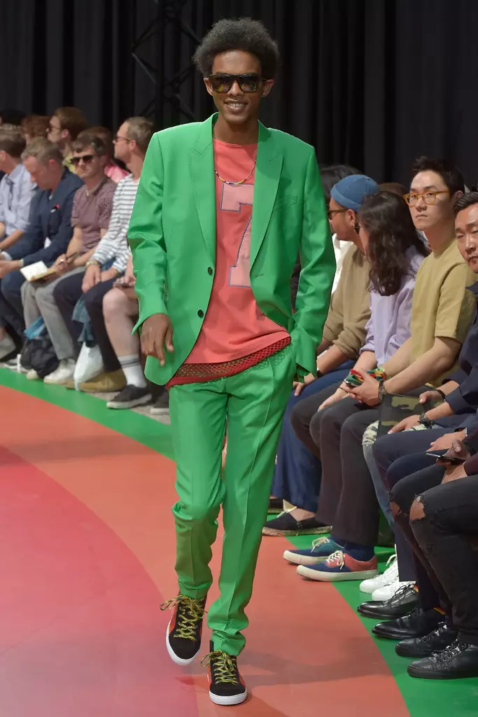 Spectacol Paul Smith, pista, Săptămâna modei masculine de la Paris, primăvara vară 2017, Franța - 26 iunie 2016