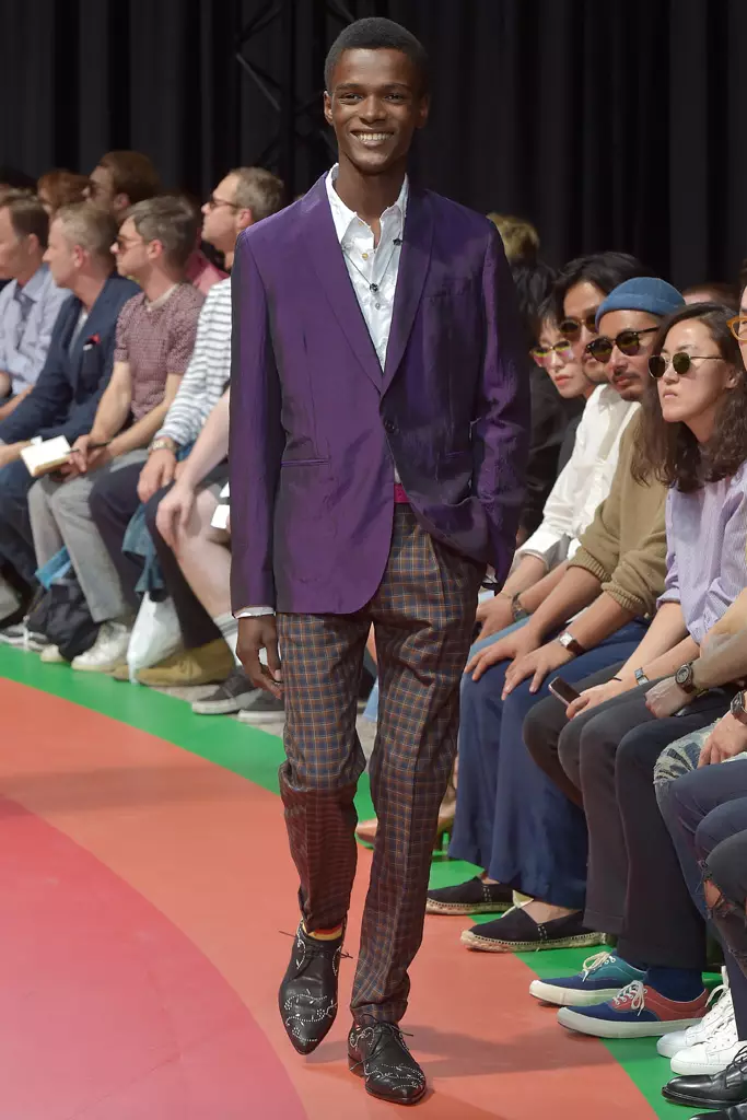 Spectacol Paul Smith, pista, Săptămâna modei masculine de la Paris, primăvara vară 2017, Franța - 26 iunie 2016