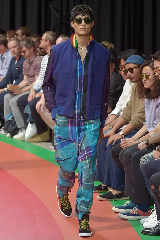 Spectacol Paul Smith, pista, Săptămâna modei masculine de la Paris, primăvara vară 2017, Franța - 26 iunie 2016